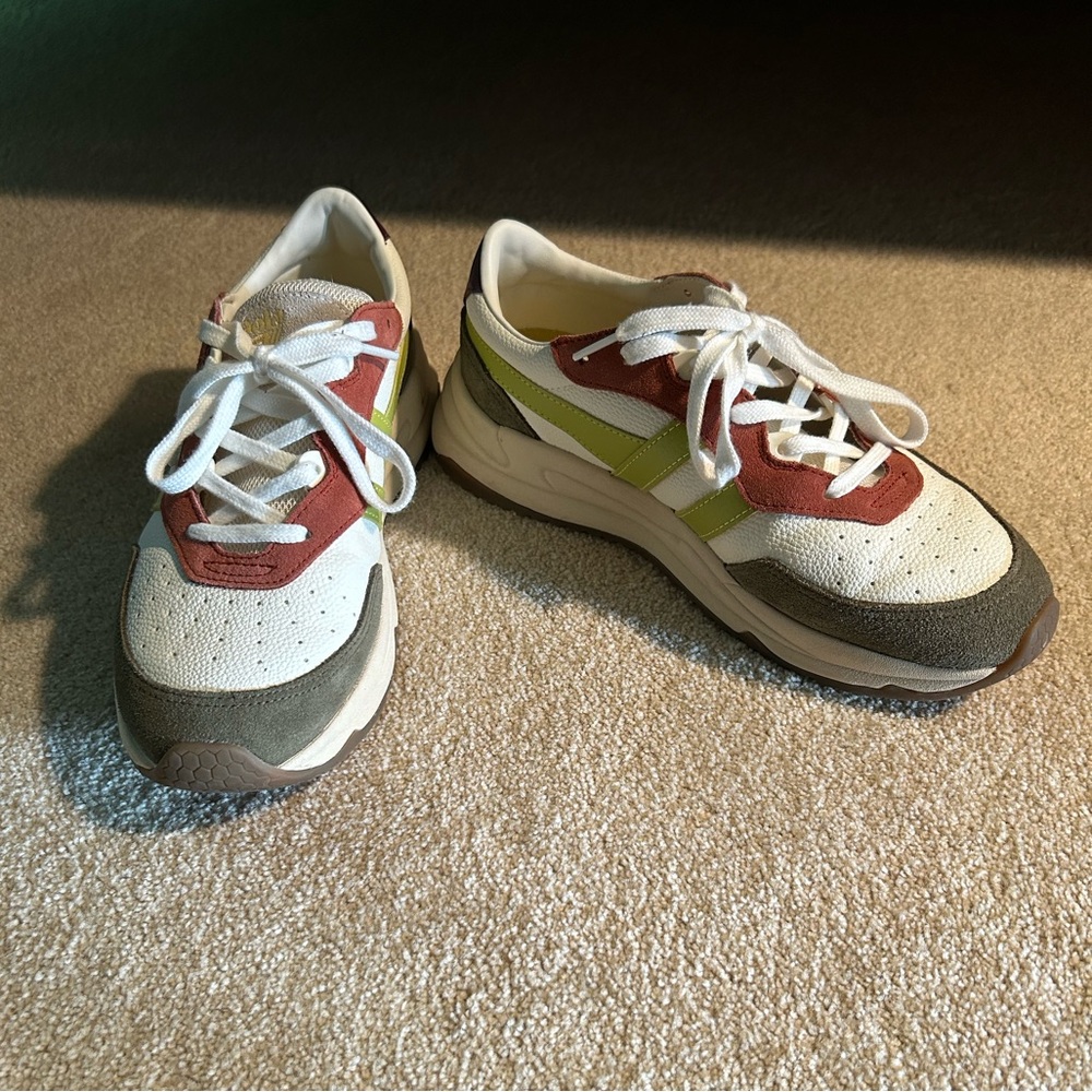 Like new Gola women’s sneakers.